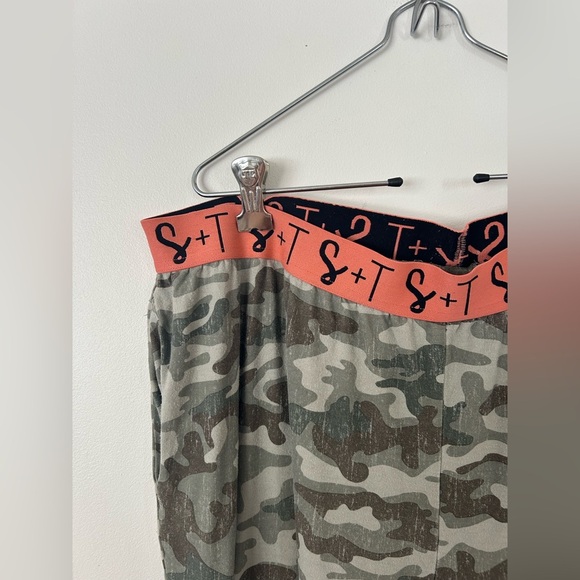 Smash & Tess Camo Leggings XL - Picture 2 of 9